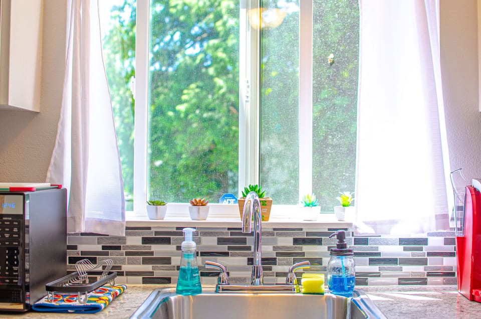 Full kitchen with new Flat-Top stove, Fridge and Microwave