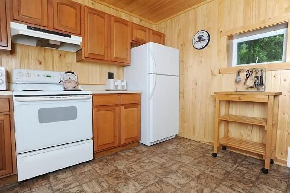 Left handed side of kitchen. Kitchen has Full size appliances!