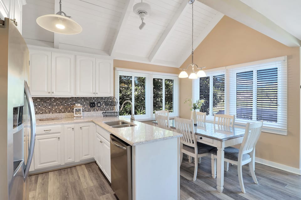 Open kitchen & dining space