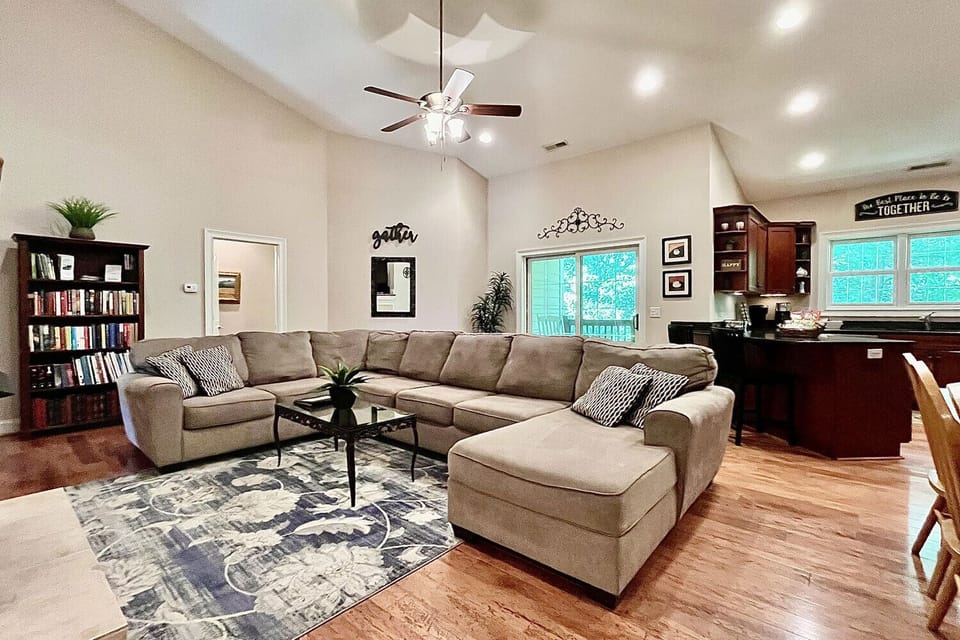 The Falcon at Asheville Retreats - "Where together is better"