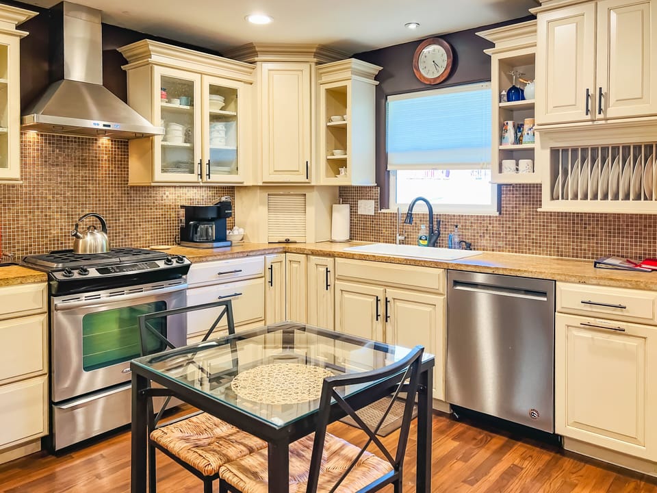 Kitchen table area