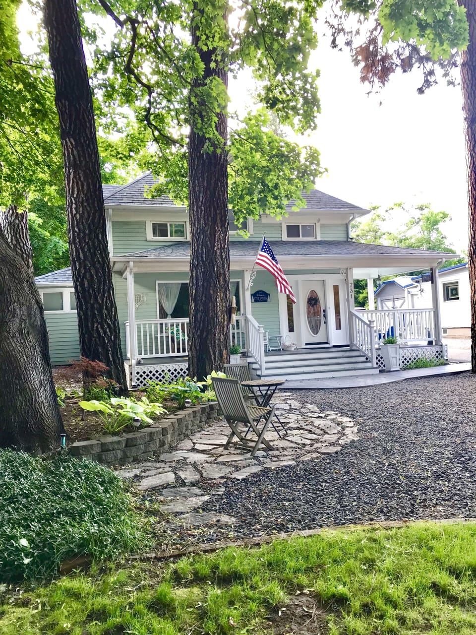 Walk to main beach and downtown! Relax on wrapped front porch 