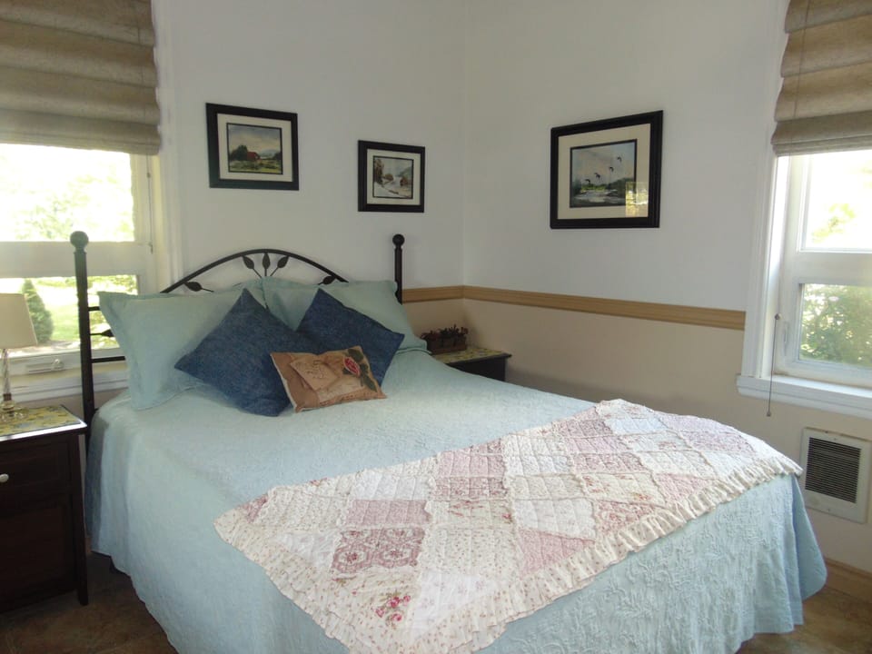 Queen bed in sleeping area.