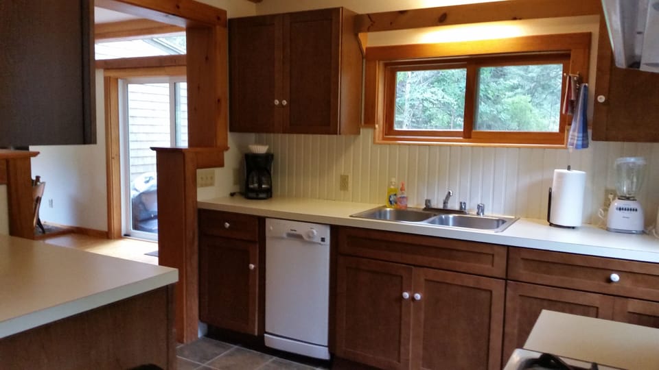 Fully equipped kitchen.