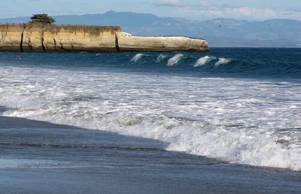 Short Walk to Twin Lakes Beach: Right the end of the Street!