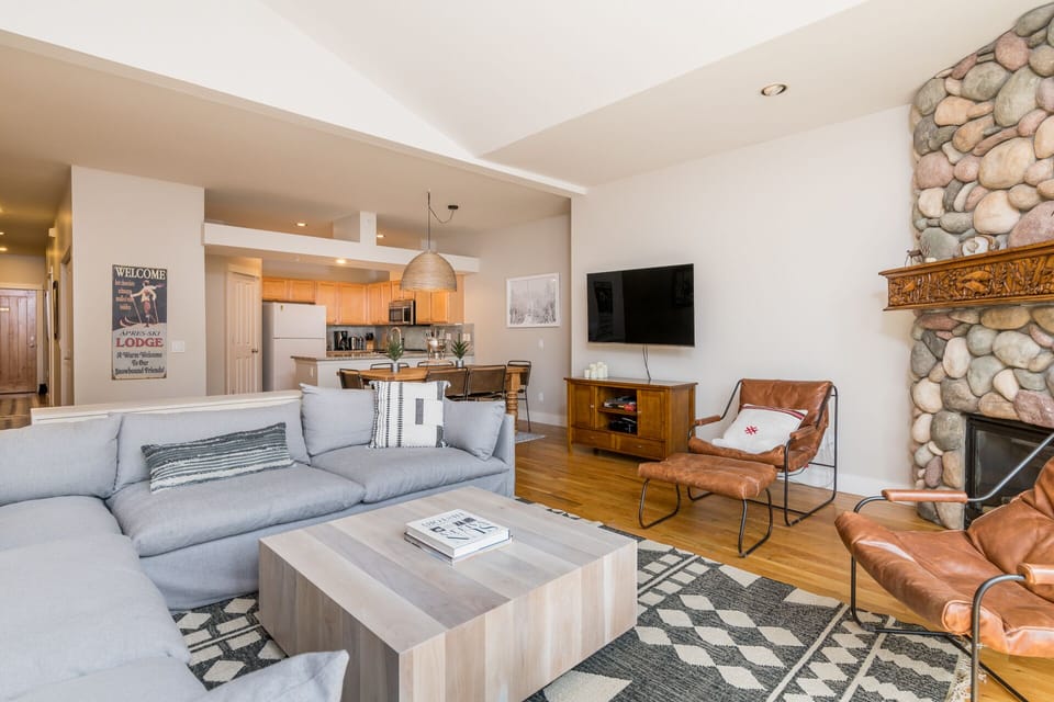 Newly Furnished Living Room w/ Gas Fireplace & Deck 