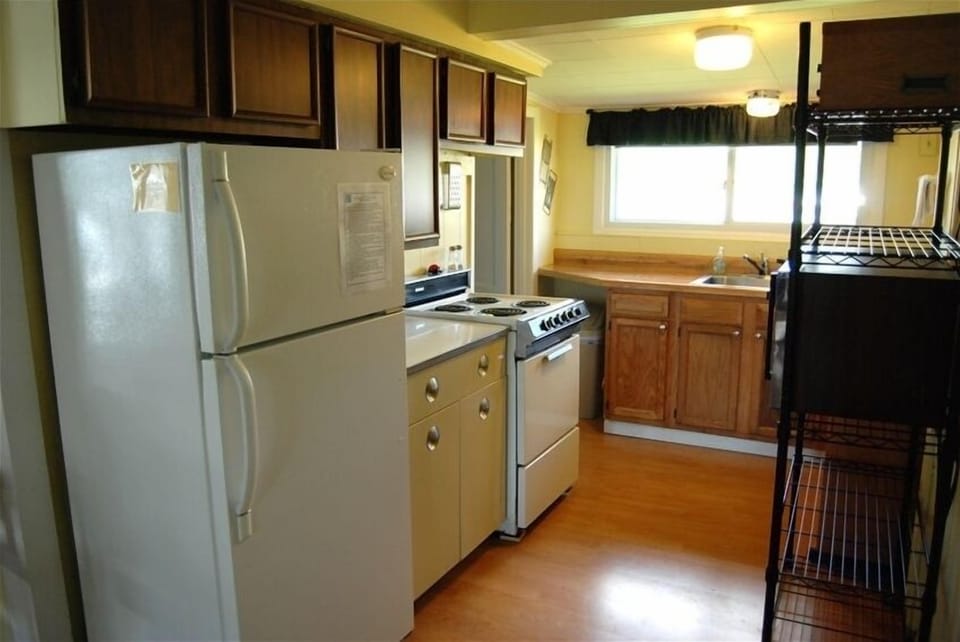 Kitchen (Dining area to the left not pictured)