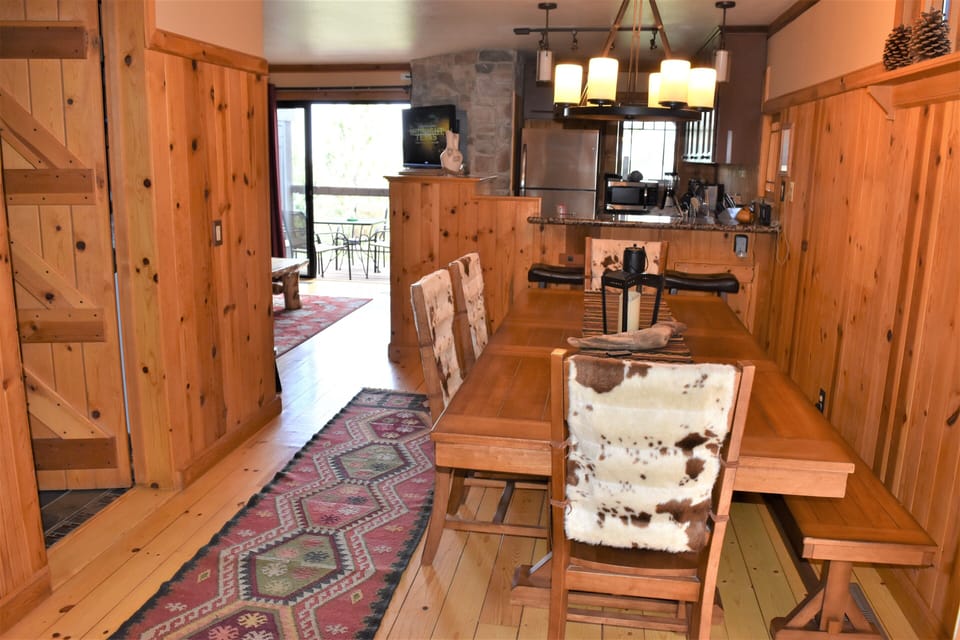 Enter into large eating area