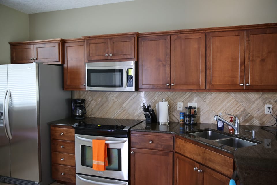 Spotless kitchen; fully equipped.
