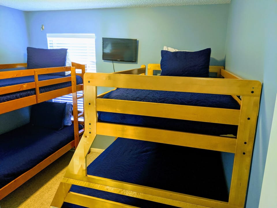 3rd room Double/Double and Double/Full bunks