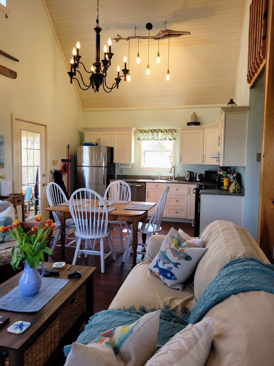 Bright open living area with modern fully equipped kitchen. Views of the water.