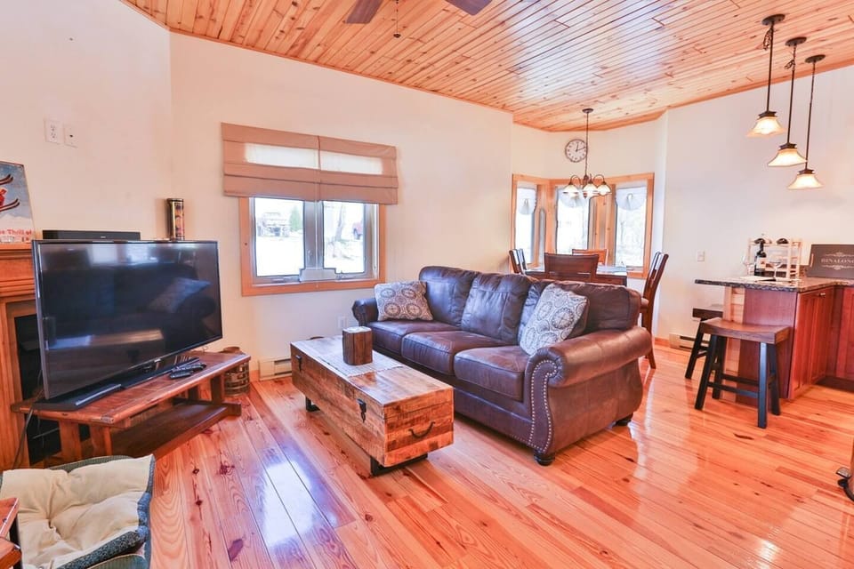 2 level, 2BR, 2.5BA home in central Davis, steps to pubs, river and restaurants.