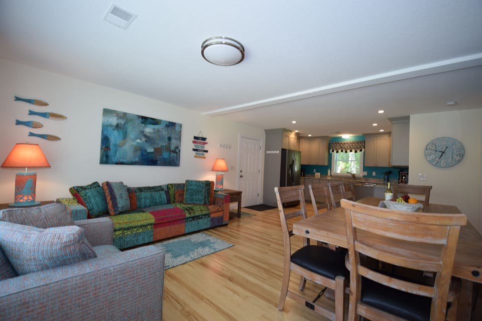 Open Floor Plan great for Family Gatherings!  Pack-N-Play & High Chair Available