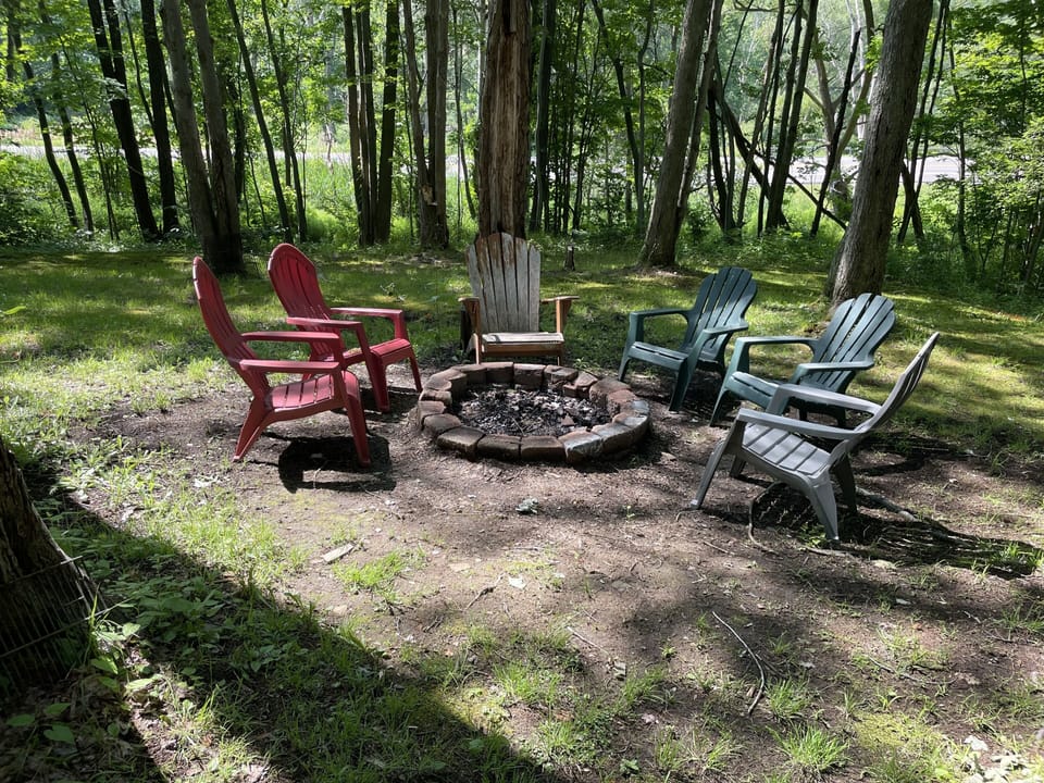 Fire pit for get togethers and enjoy an evening. 