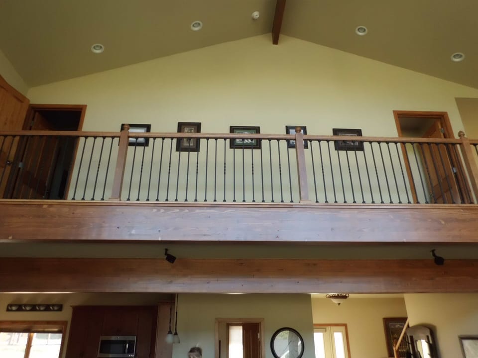 The balcony with wildlife photo gallery.