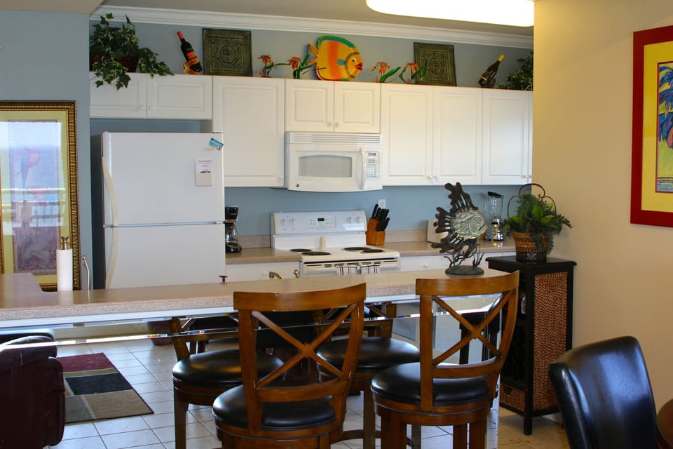 Wonderful kitchen and bar-countertop.

📷🌹