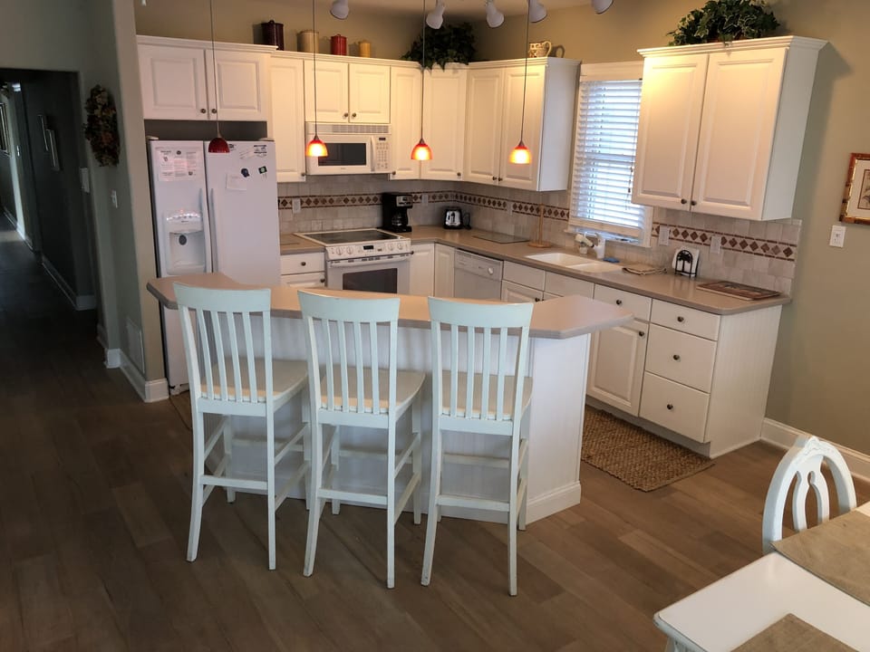 Fully equipped kitchen area with large breakfast bar