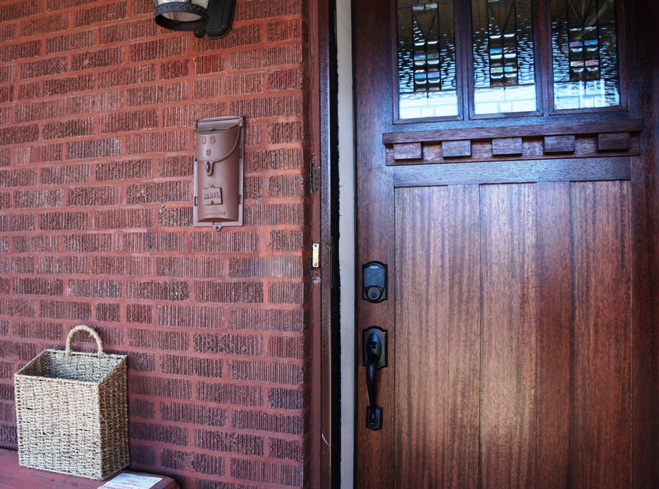 I like to personally welcome my guests & give a quick apt tour, door code n keys