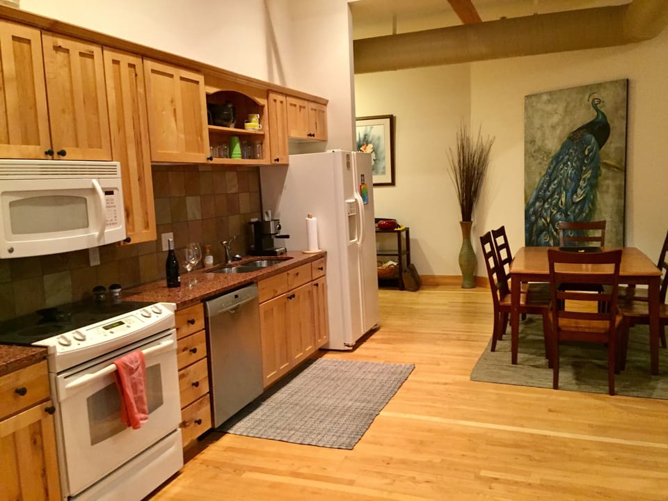 Kitchen & Dining Area