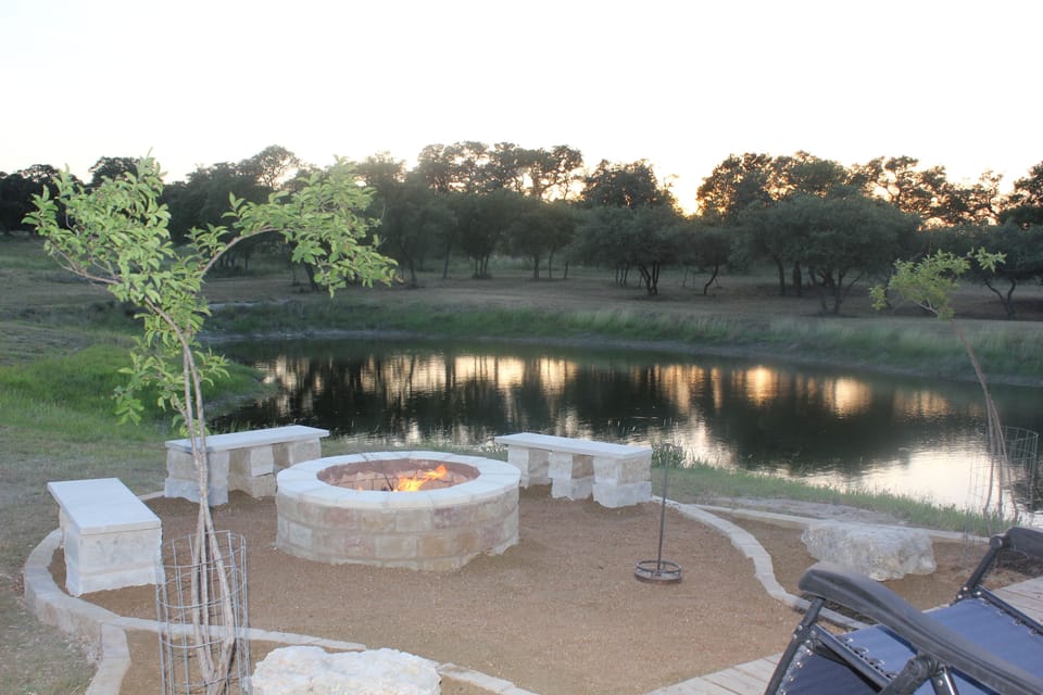 Firepit adjoining pergola. Firewood & roasting sticks for s'mores provided.