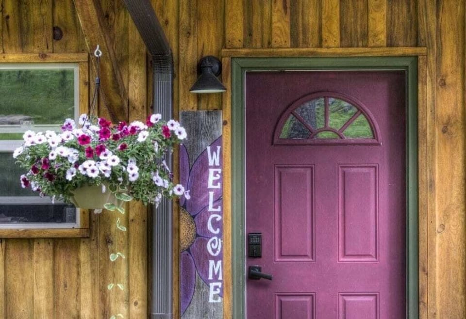 Cabin20120flowers20door-and-welcome