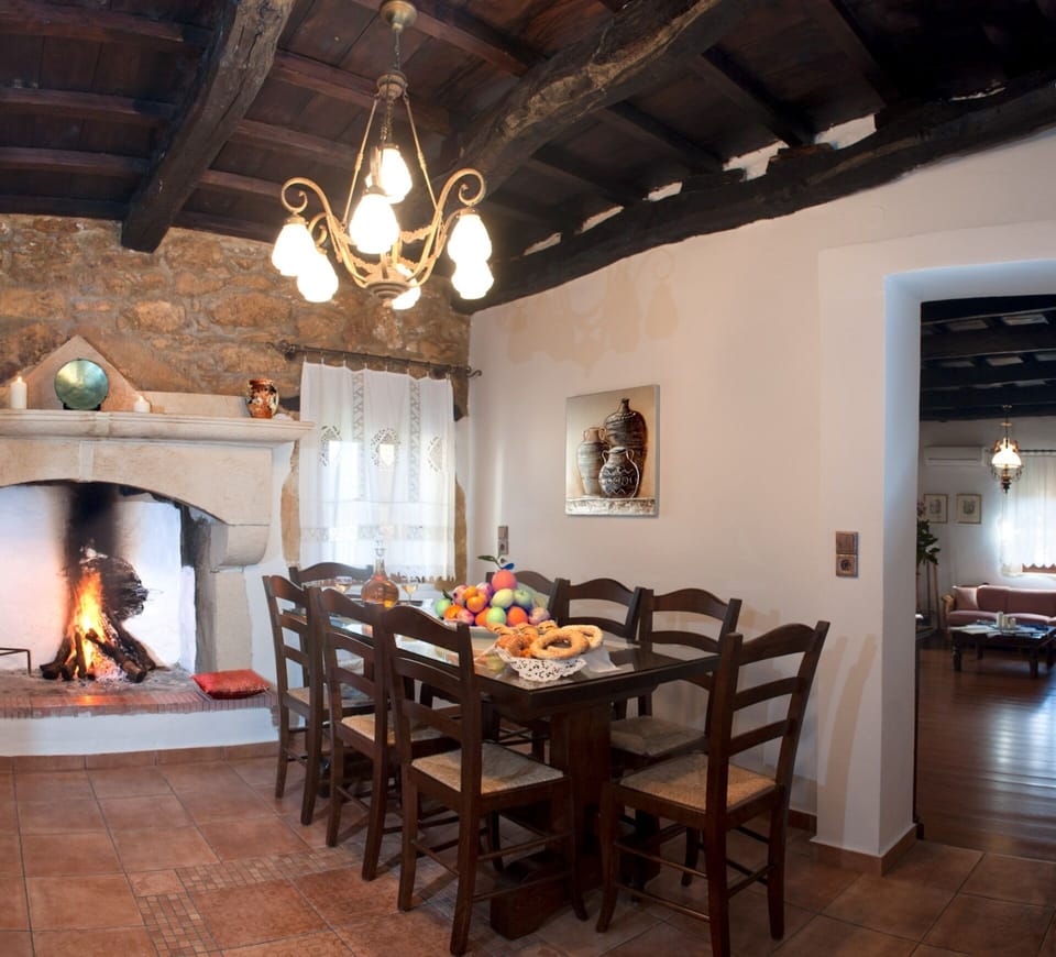 dining room area 