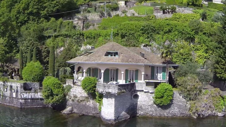 Villa with 180° Lake view, direct access to the Lake by the Boat House
