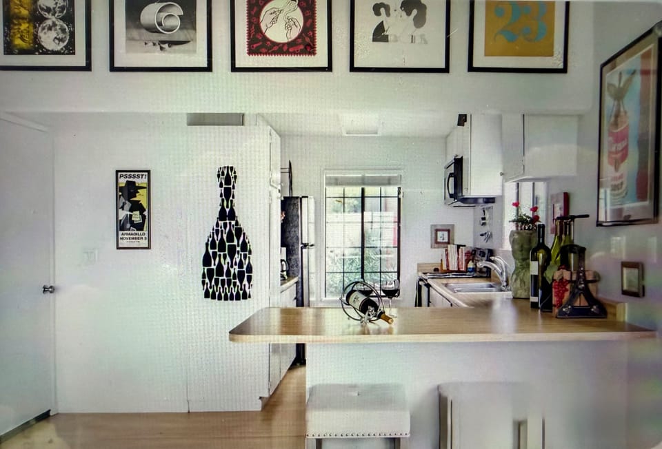 Kitchen Bar for a drink or a snack
