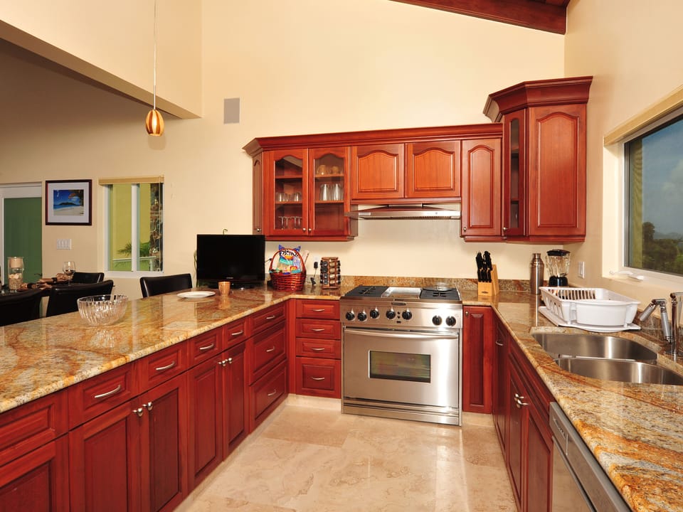 Full Gourmet Kitchen With All Amenities
