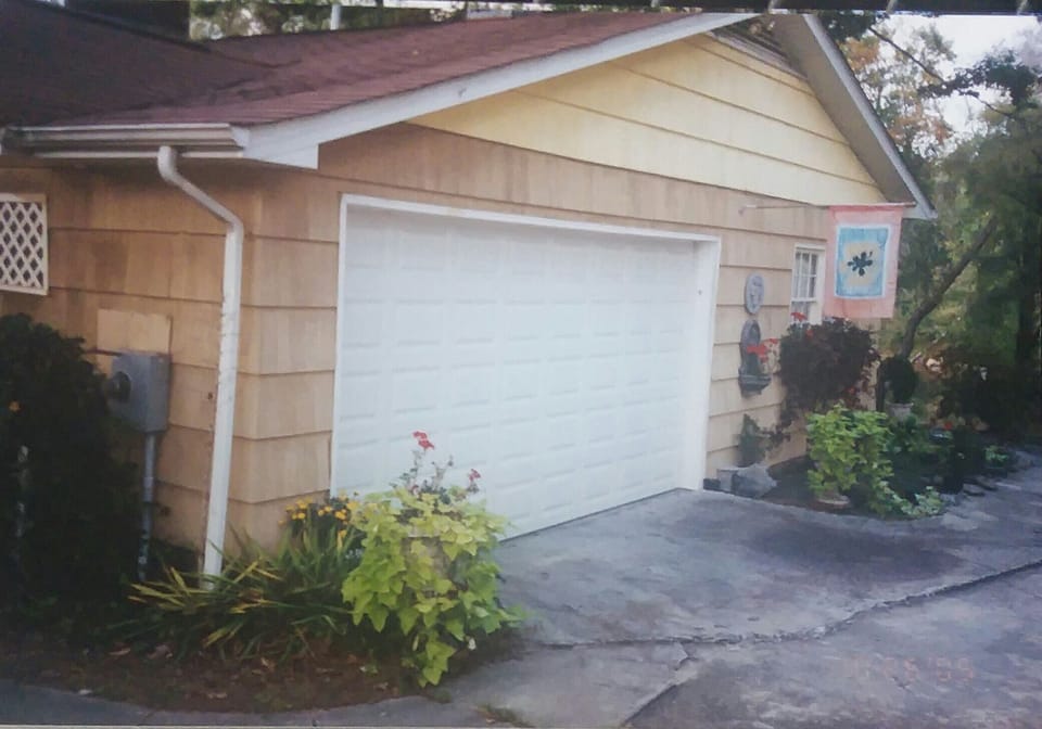side view. Garage available to store bikes when coming to use walking trail. 