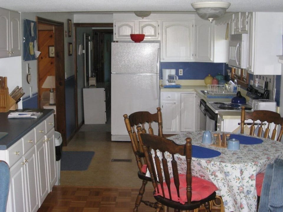 Cozy Kitchen table and View of the Kitchen.