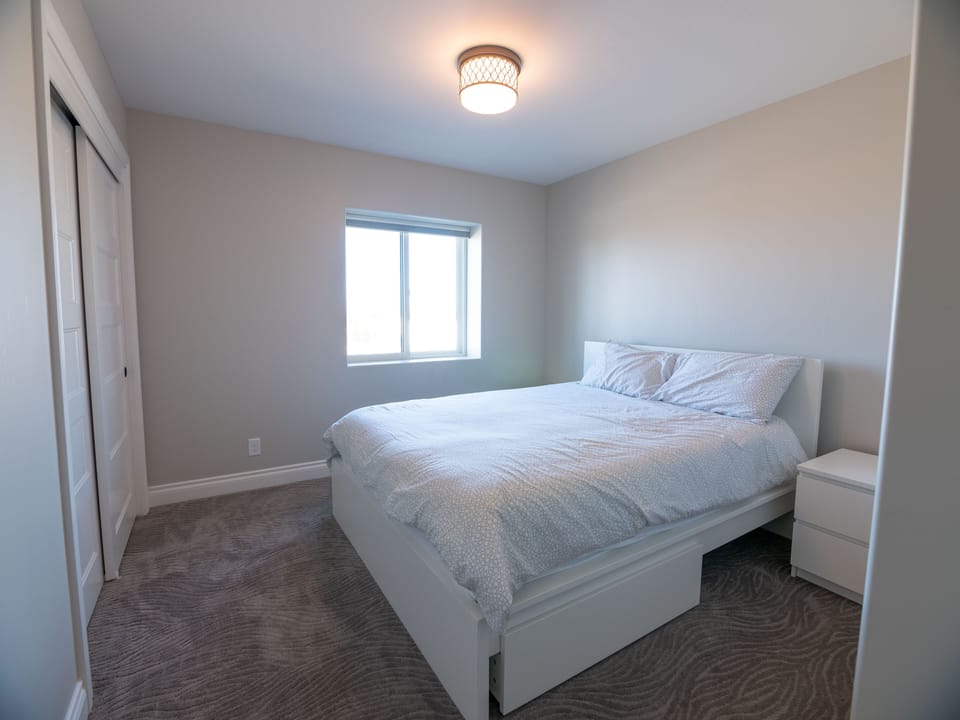 Third Bedroom - Queen Bed, 14" Novaform Mattress, Large Closet, and Ocean View