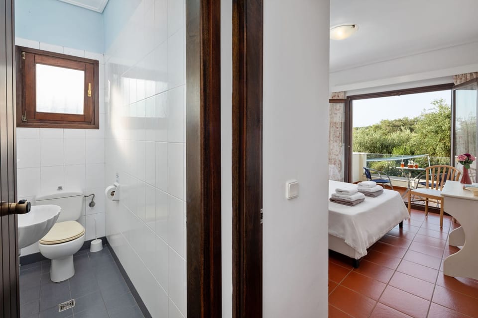 Lower double bedroom