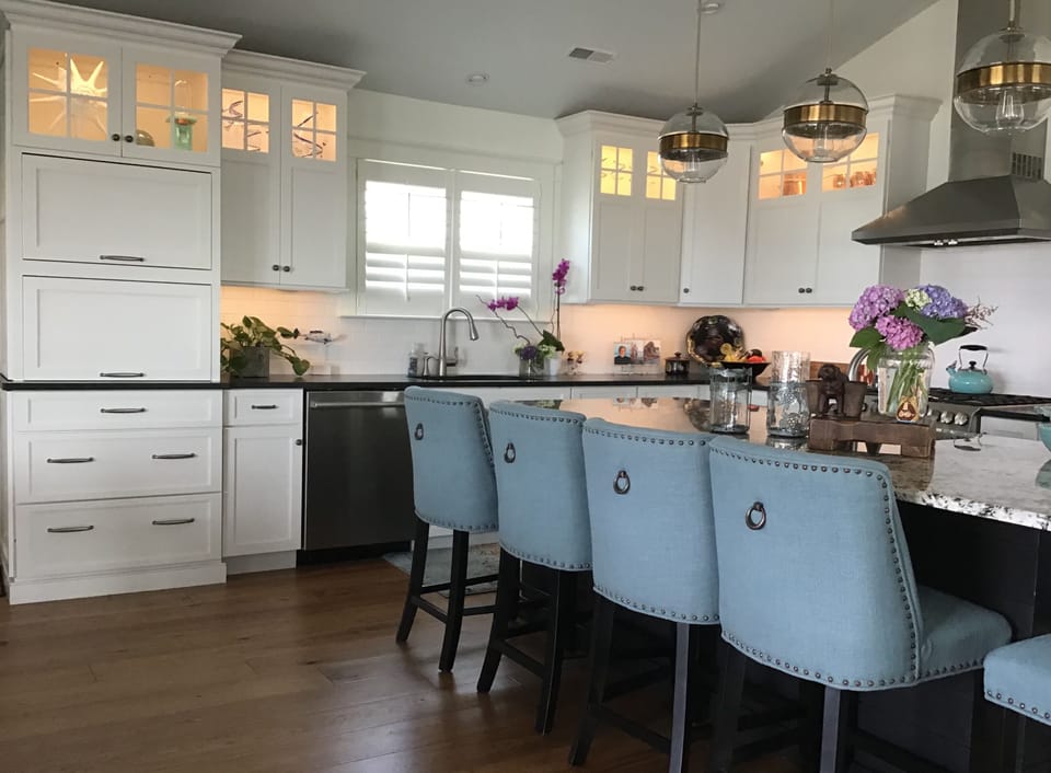 Kitchen with isolating seating for 6,MW, 2 sinks, filtered water