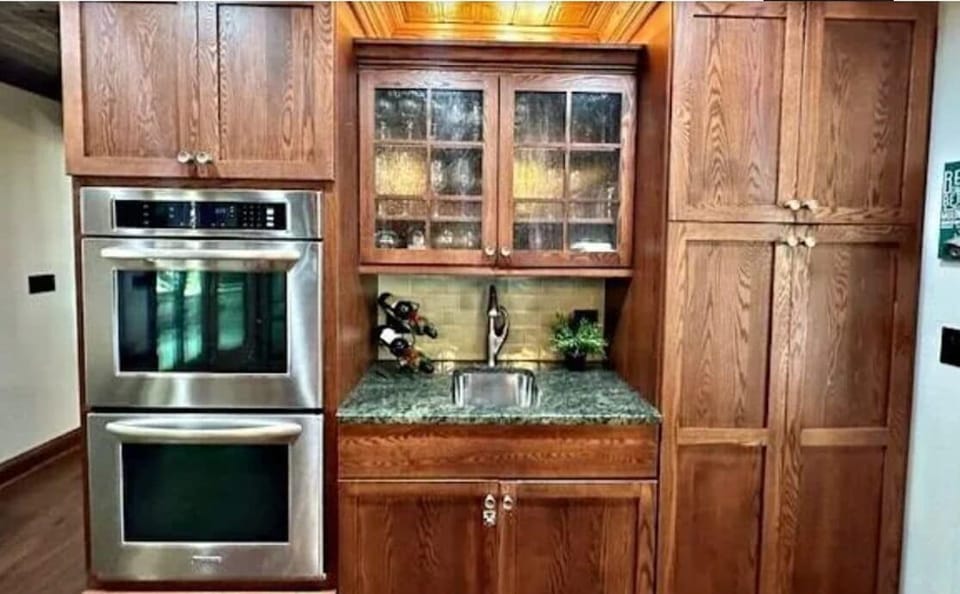 Kitchen wet bar