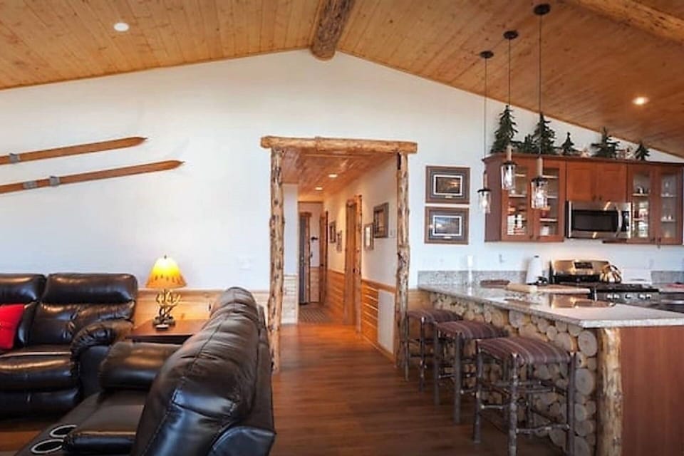 Open areas keep the family & friends together