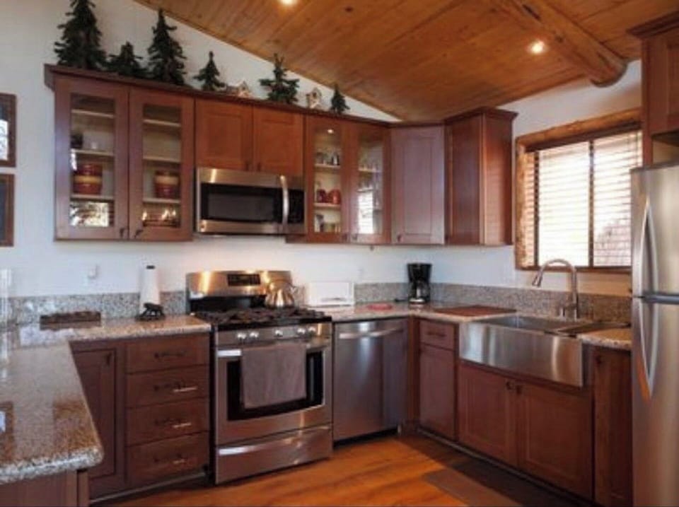 Find everything you need in the well-equipped kitchen