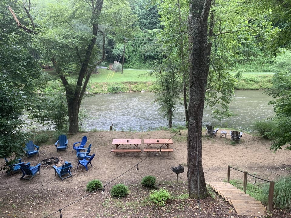 Wonderful firepit and picnic area. 