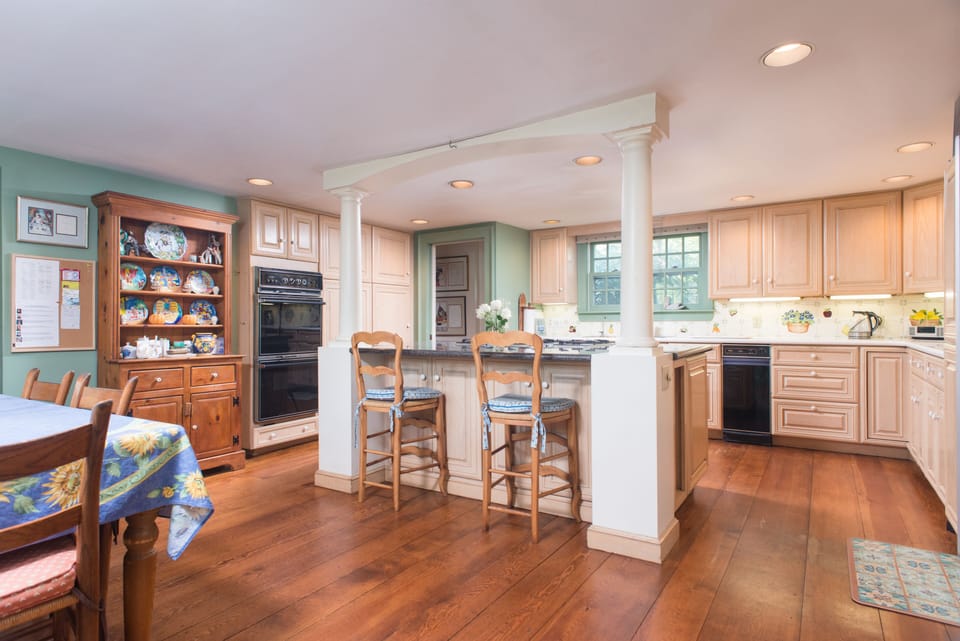Custom kitchen, hardwood floors