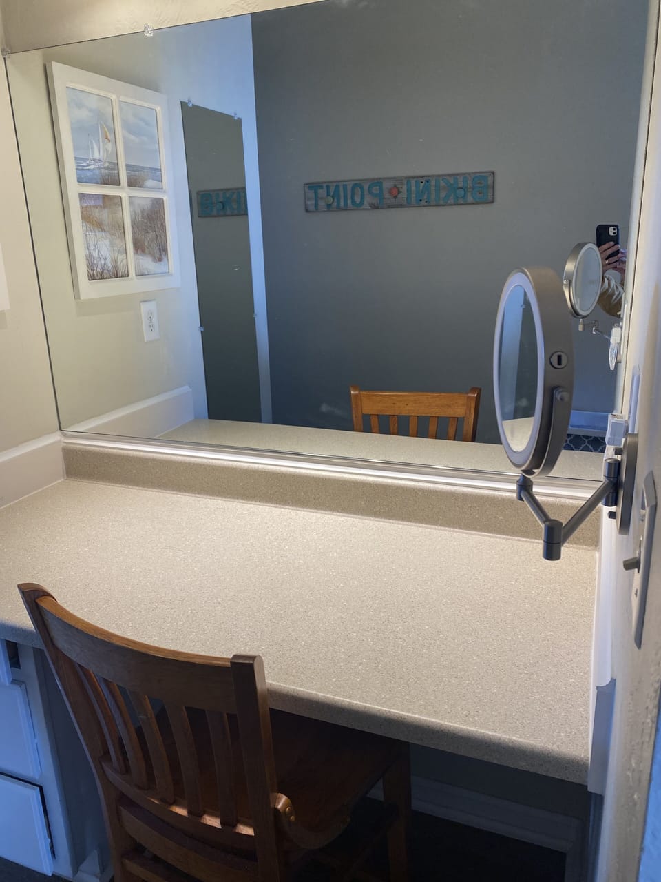 Dressing area/vanity off of master BR.