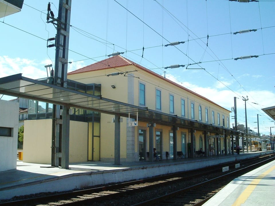 Train station at 150 meters and Bus stop to Porto center at 160 meters