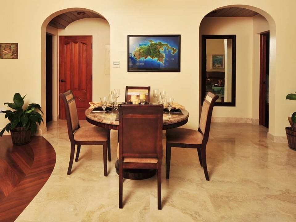  Luxury Condo, Brazilian Hardwood and Luxury glossed Travertine Tile Floors