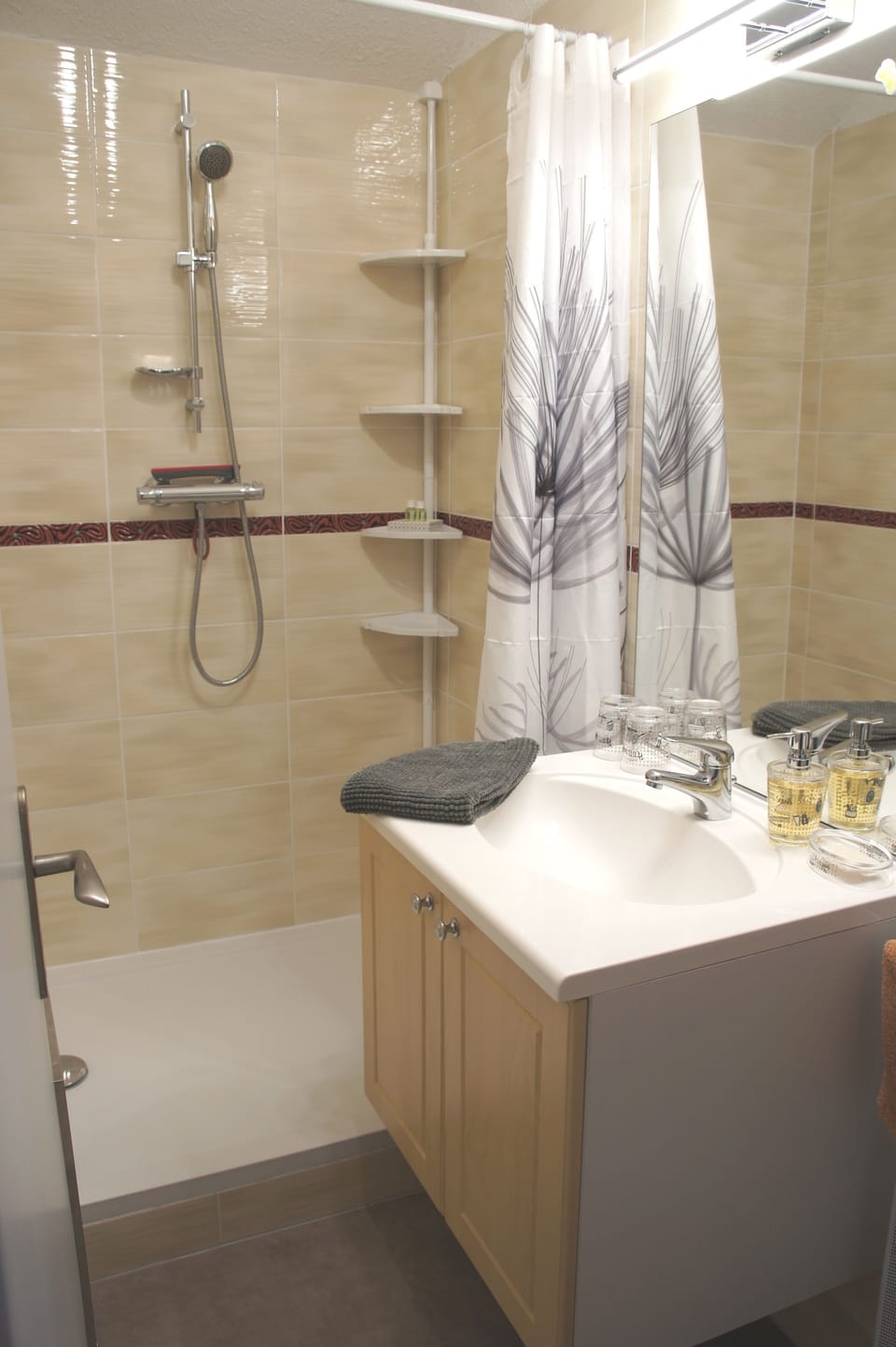 studio bathroom 