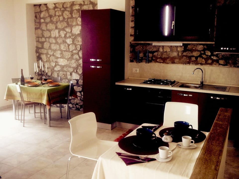 the living area with the kitchen