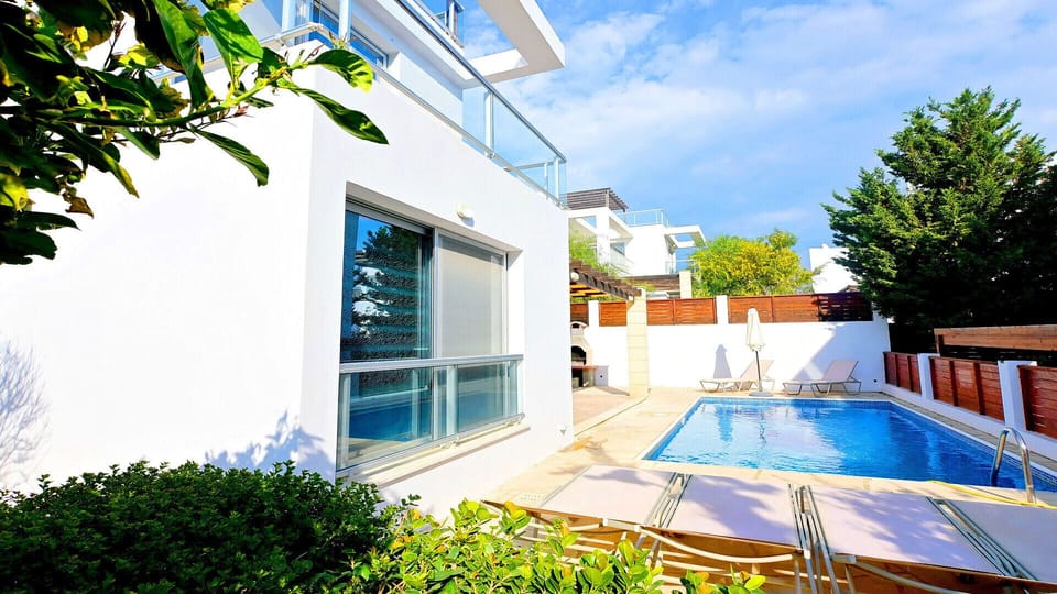 Completely private 4.0 X 8.0 rectangular shaped pool.