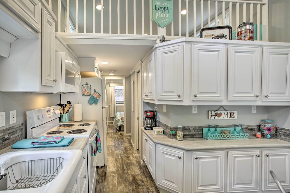 Kitchen | Toaster | Trash Bags & Paper Towels