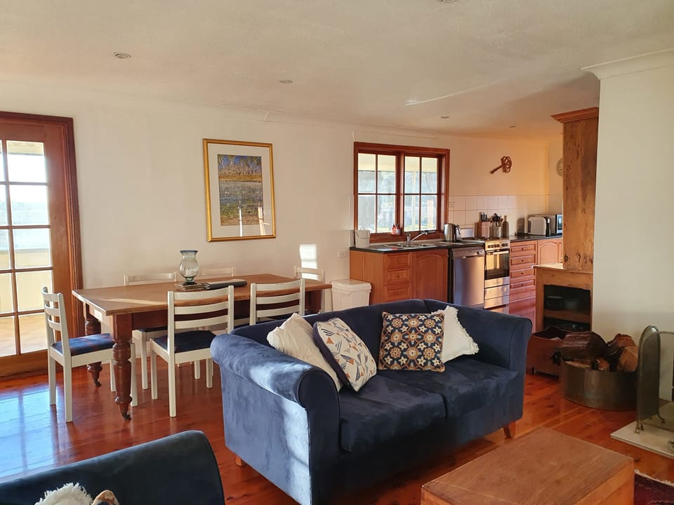 Summerfield living, dining and kitchen