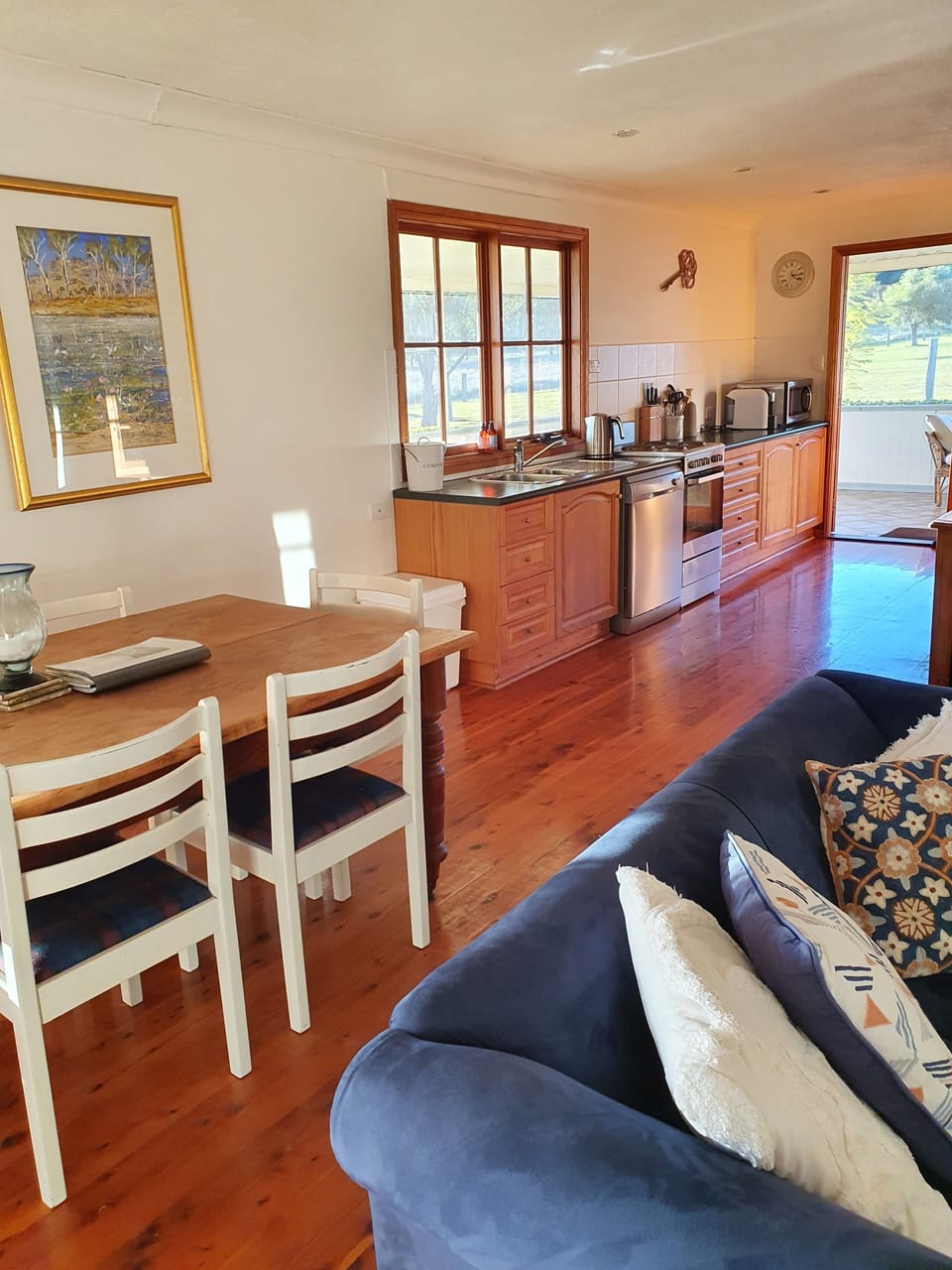 Summerfield dining and kitchen