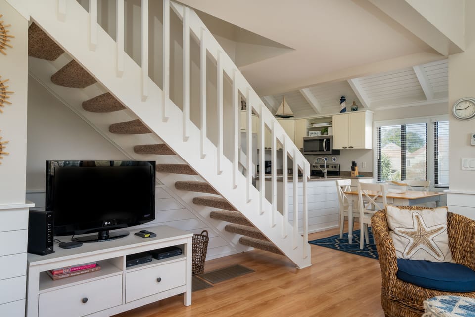 HDTV and open floor plan
