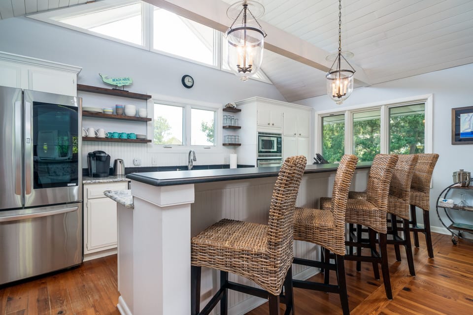 Counter height seating in kitchen